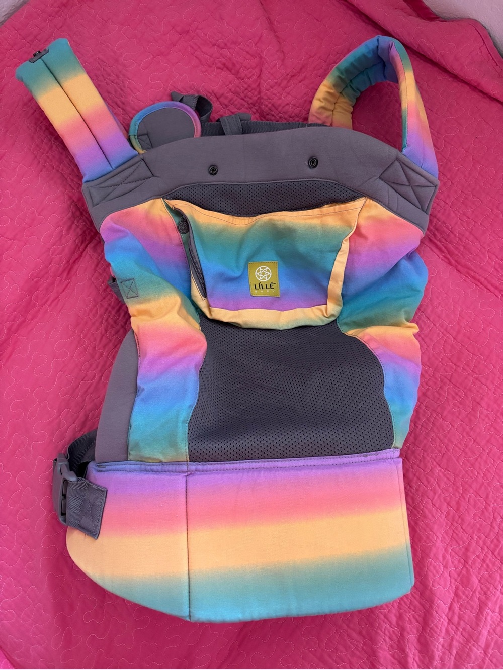 Lillebaby toddler carrier. Fits kids 25-60lbs.